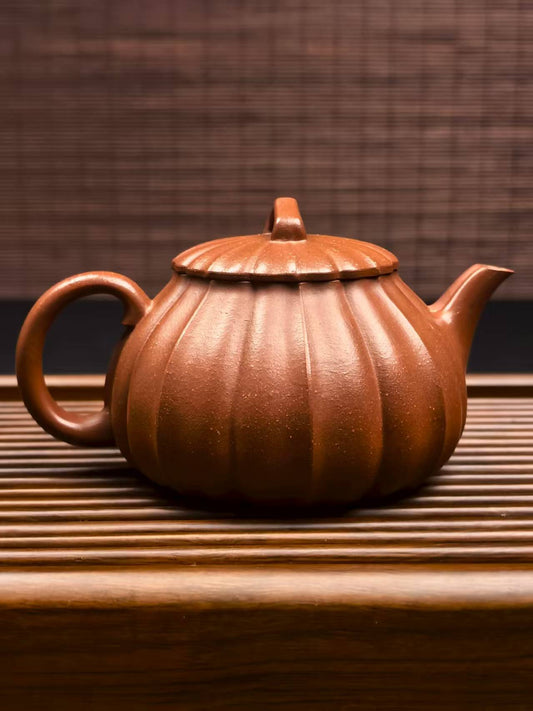 Ribbed Flower Bud Teapot